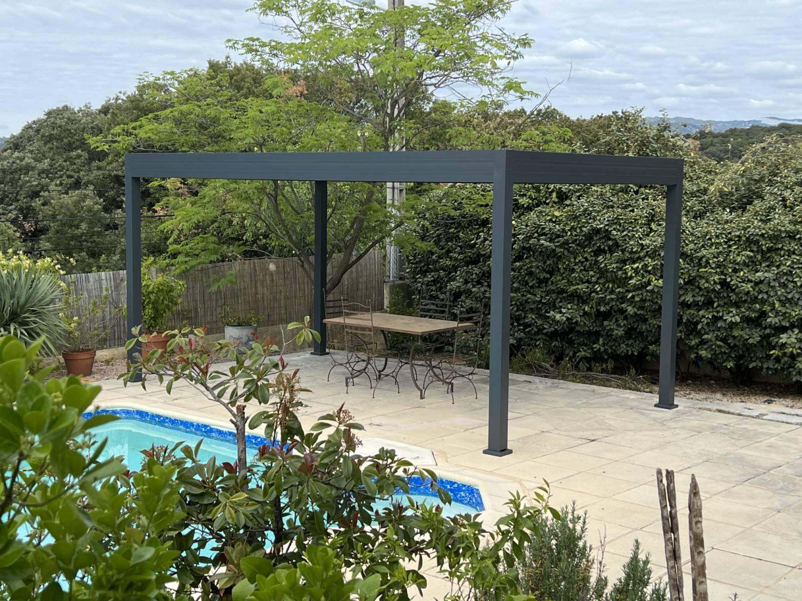 Installation d'une pergola bioclimatiques sur mesure à Alès dans le 30
