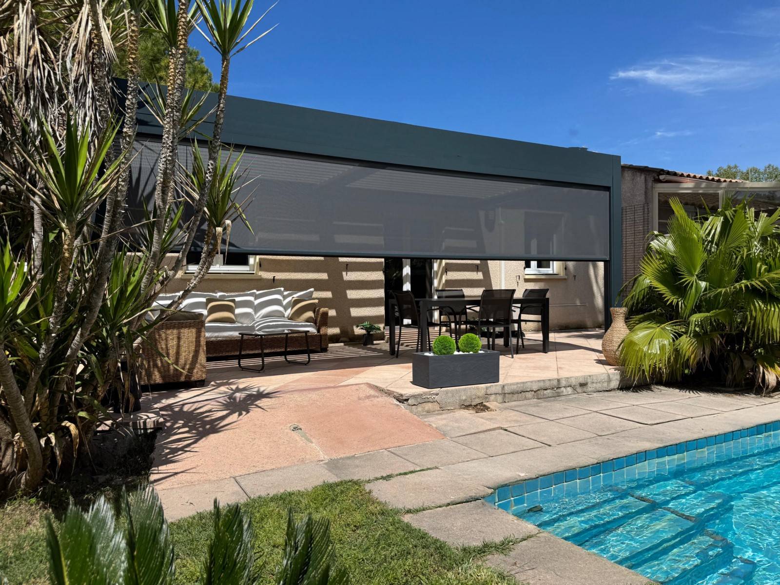 Qui contacter près de Montpellier pour remplacer des stores anciens ?