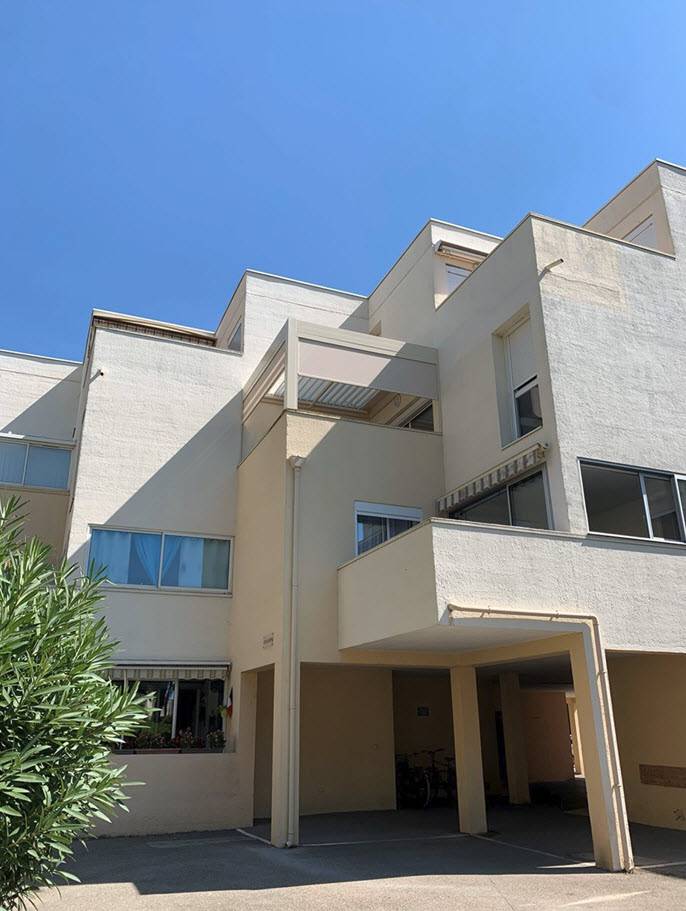 Puis-je installer une pergola bioclimatique sur un balcon ou une terrasse suspendue? Hérault - Gard