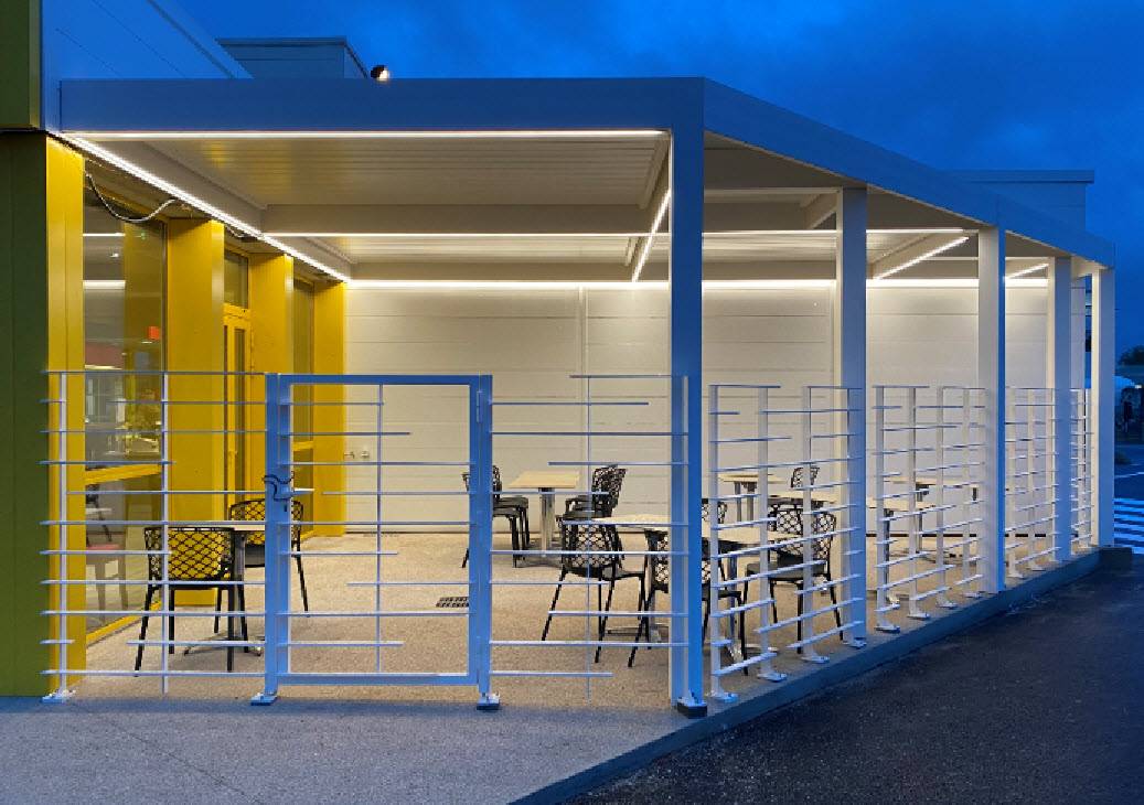 Installation d'une pergola bioclimatique pour l'établissement recevant du public 