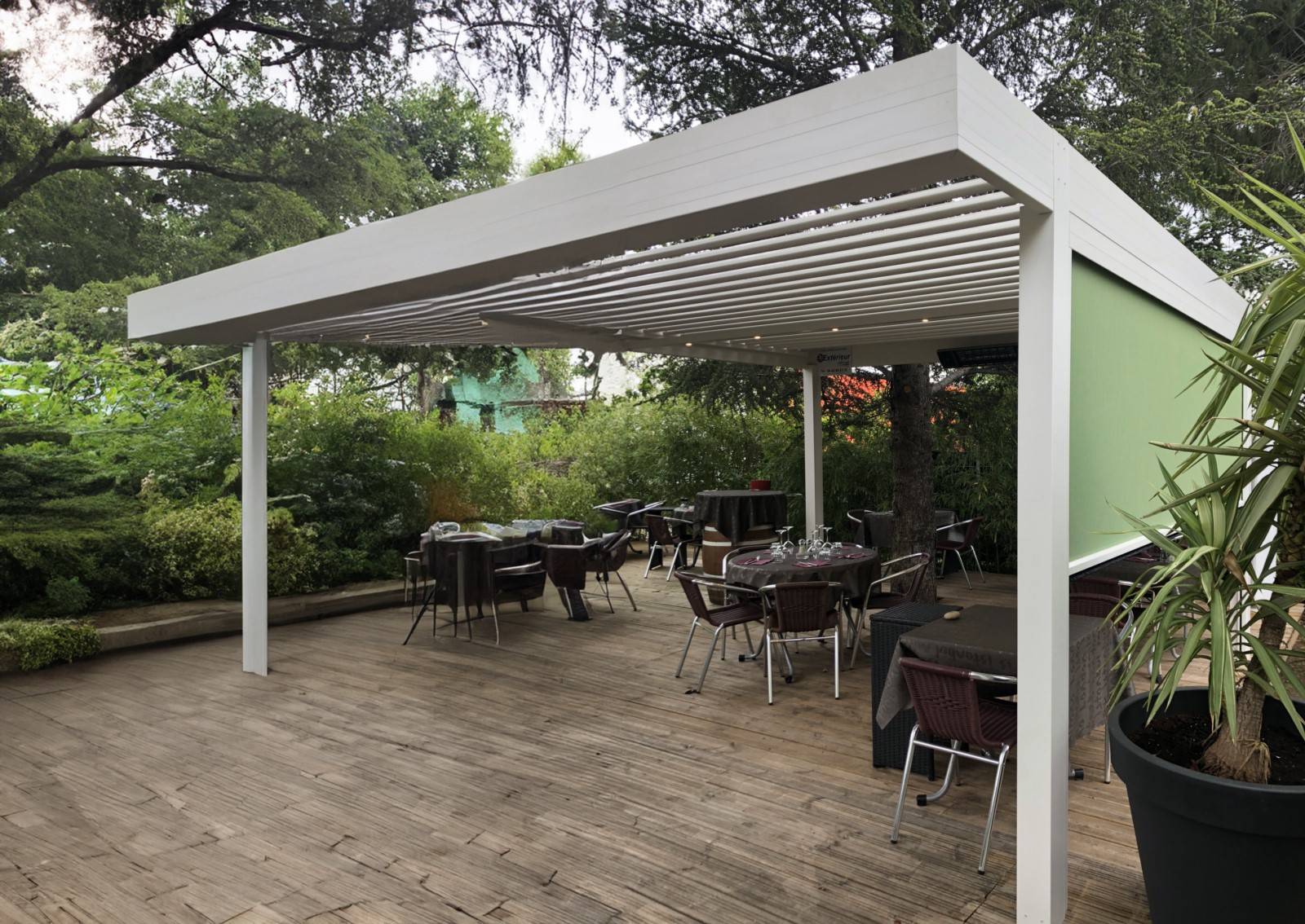 Création d'un Espace Protégé avec une Pergola pour un Restaurant à Lattes dans l'Hérault