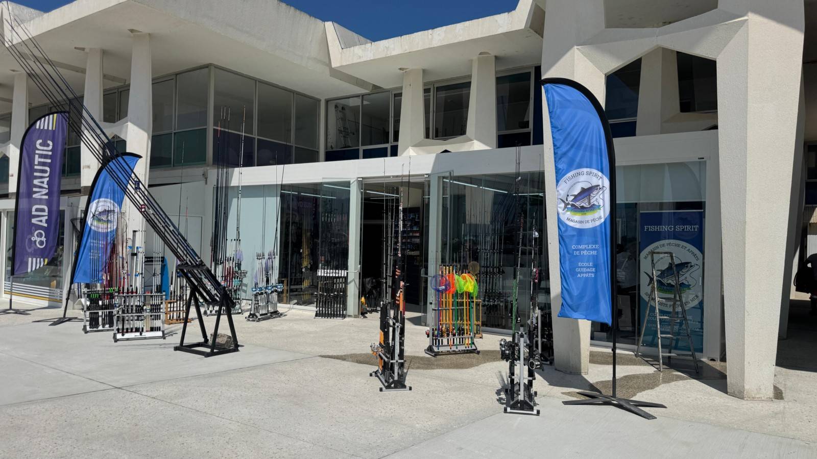 Conception sur mesure d'une pergola professionnelle pour un commerce à La Grande Motte dans le 34