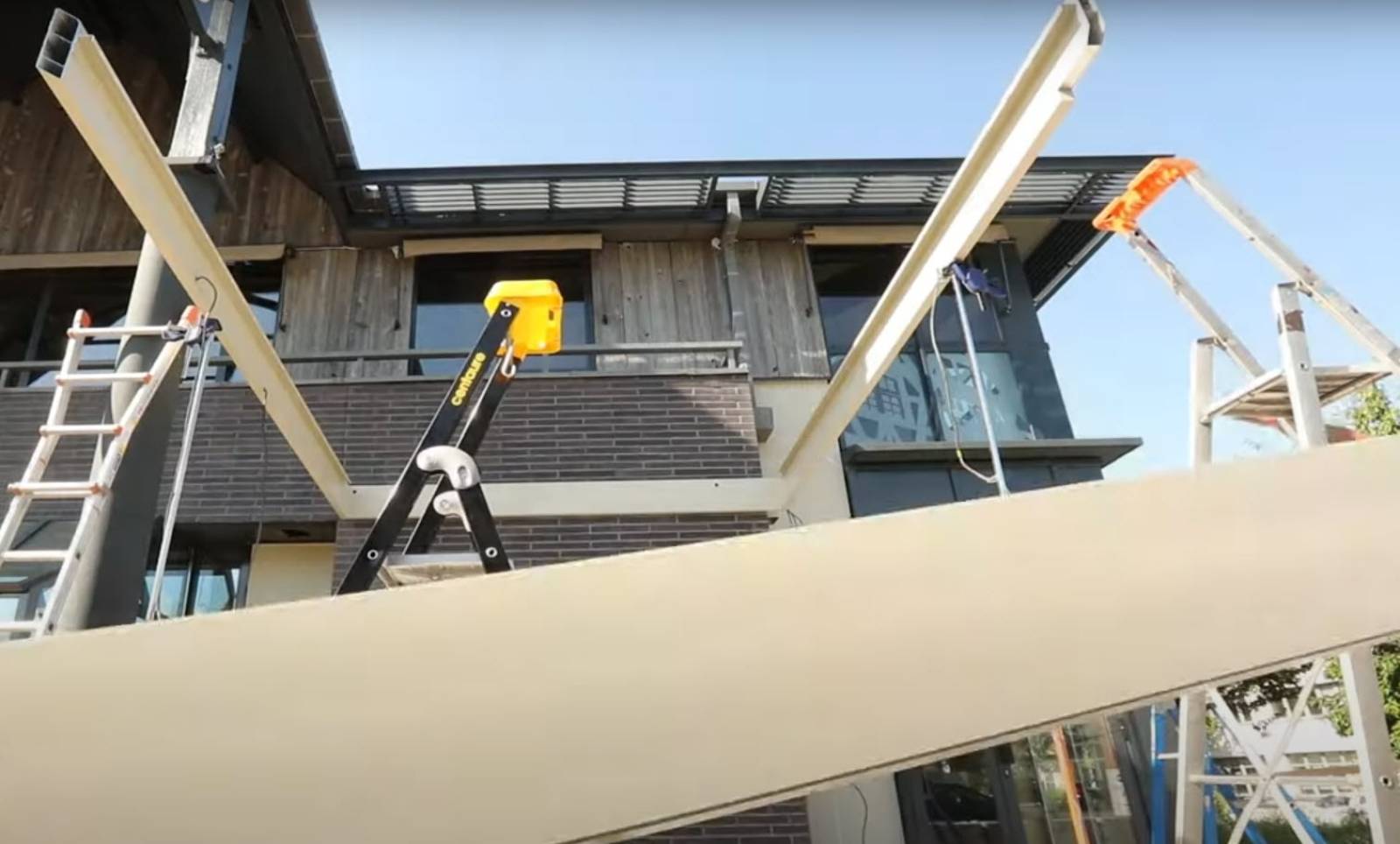 Combien de temps faut-il pour installer une pergola bioclimatique