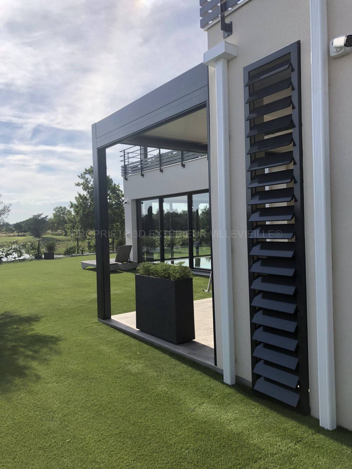Brises soleil orientables, impostes et bouclier en aluminium pour un confort design