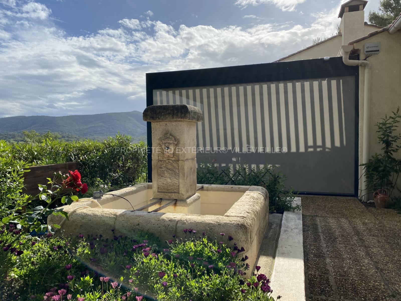 Installation d’une pergola bioclimatique en aluminium dans l’arrière-pays cévenol une solution d’agrandissement d’une terrasse à Quissac dans le Gard (30)