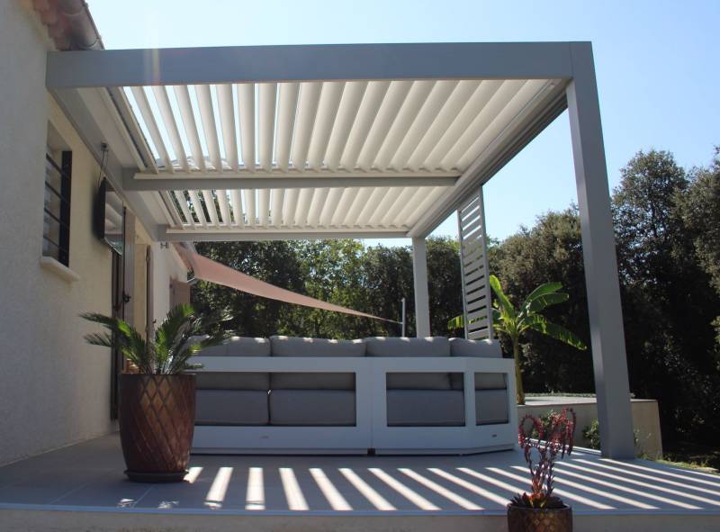 Réalisation d'une pergola bioclimatique sur mesure 6X4 à Montpellier par 3D EXTERIEUR