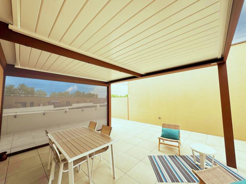 Fabrication et pose sur mesure d'une pergola bioclimatique à lames orientables à Montpellier dans le 34