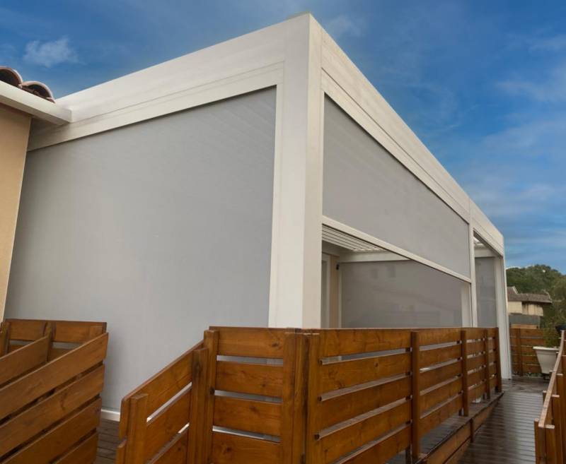 Exemple de conception de pergola aluminium adossée design sur mesure à Caveirac dans le 30