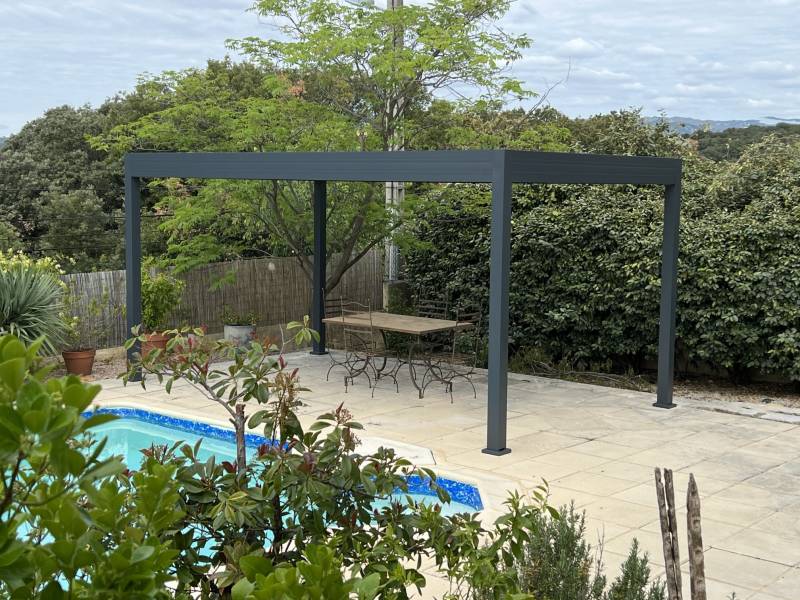 Installation d'une pergola bioclimatiques sur mesure à Alès dans le 30