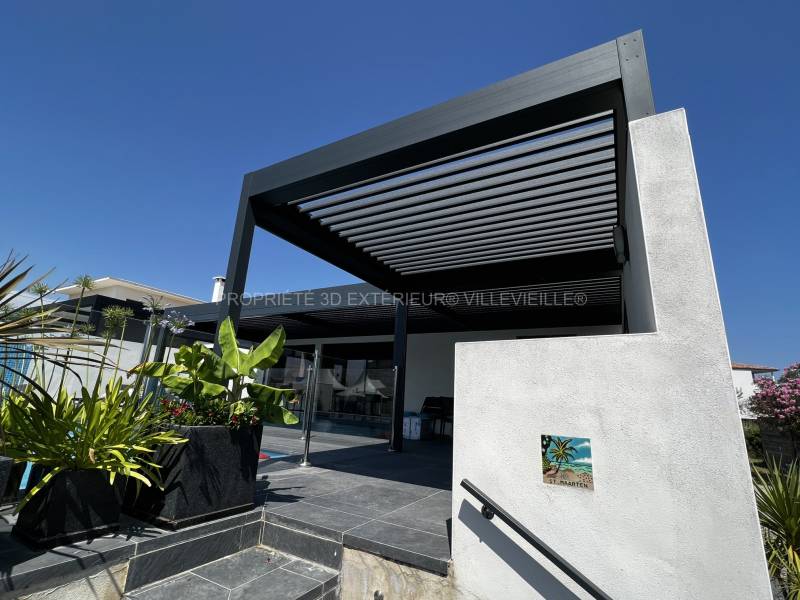 Extension de pergola bioclimatique en aluminium sur mesure au Grau du Roi (Gard)