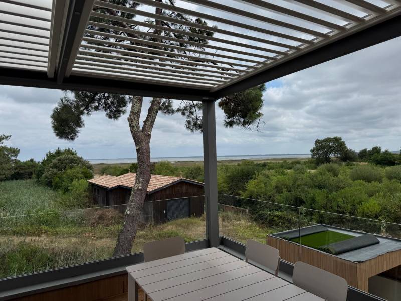 Exemple de réalisation de pergola bioclimatique 6X4 fabriquée sur mesure et installée à Montpellier dans l'Hérault par 3D EXTERIEUR
