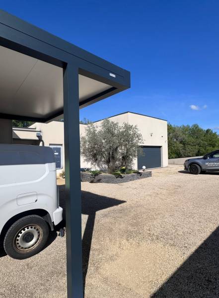 Carport une voiture 7X4 aluminium avec Isotoit à Uzès dans le 30