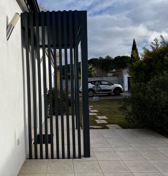 Conception d'un auvent personnalisé en aluminium dans le 30 près de Nîmes