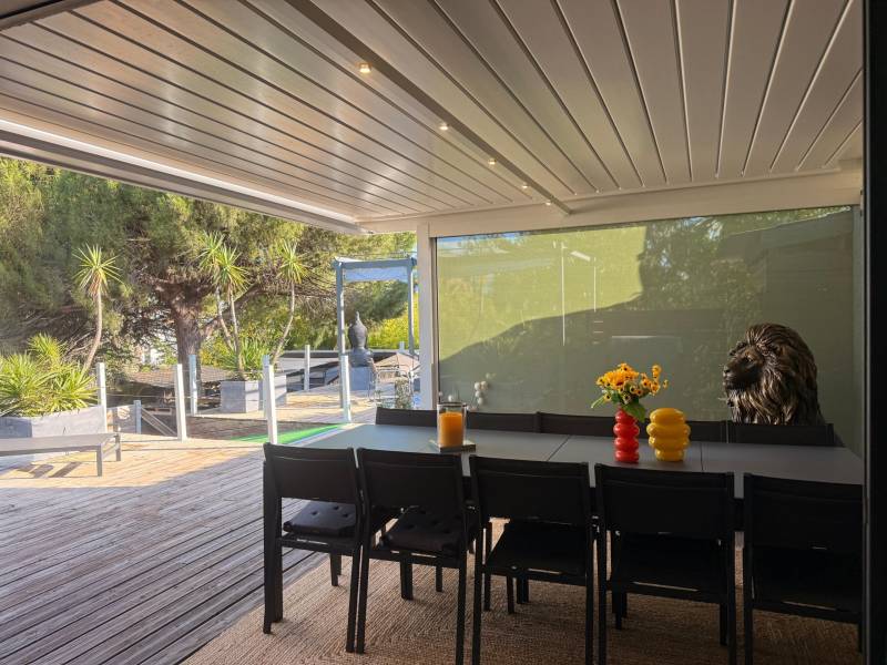 Fabrication sur mesure d'une pergola aluminium bioclimatique 4X4 à Nîmes dans le 30 par 3D EXTERIEUR