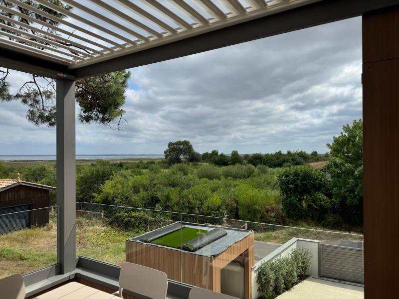 Fabrication sur mesure d'une pergola bioclimatique 6X4 alu avec pose adossée à Montpellier dans le 34 par 3D EXTERIEUR
