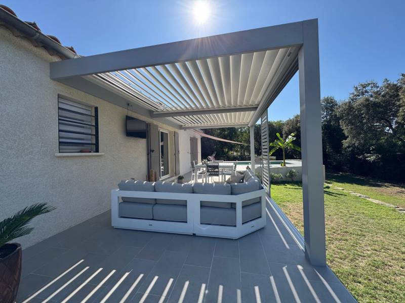 Fabrication sur mesure d'une pergola bioclimatique 6X4 installée à Montpellier dans le 34