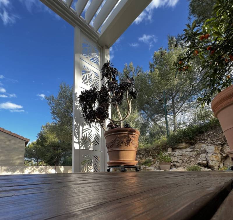 Fabrication sur mesure d'une pergola bioclimatique 3X4 aluminium avec pose adossée à Montpellier dans l'Hérault par 3D EXTERIEUR