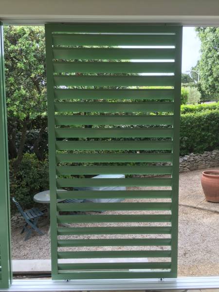 Fabrication d'une pergola à lames orientables 4X3 avec BSO sur mesure installée à Nîmes dans le 30