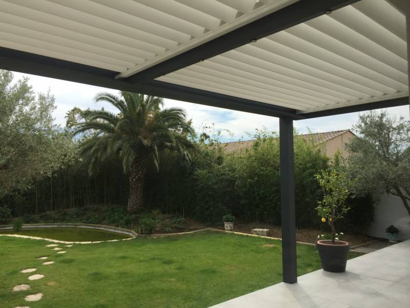 Création d'une pergola bioclimatique sur mesure 7X3 aluminium à Nîmes dans le Gard