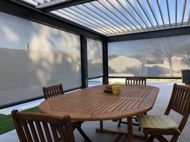 Réalisation d'une pergola bioclimatique sur mesure 7X4 pose adossée à Redessan dans le 30