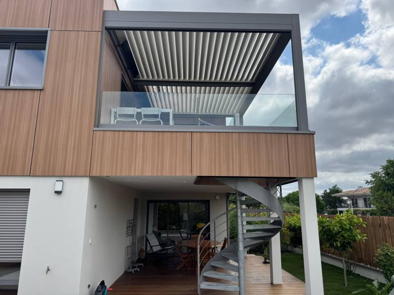 Réalisation d'une pergola à lames orientables motorisée sur mesure à Montpellier dans le 34 par 3D EXTERIEUR
