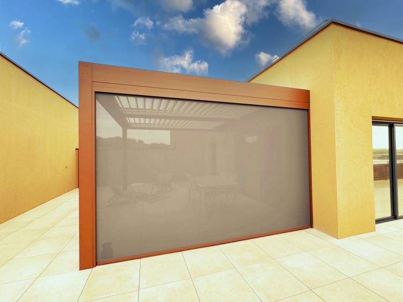 Vue extérieure de la pergola bioclimatique sur mesure 5X4 adossée installée sur une terrasse en hauteur à Montpellier dans le 34