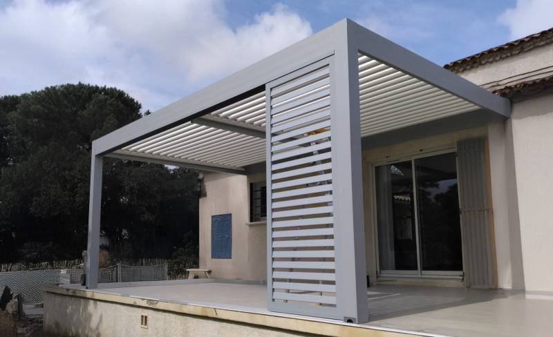 Conception et installation sur mesure d'une pergola bioclimatique 6X4 à Montpellier par 3D EXTERIEUR