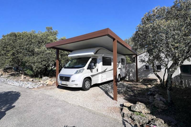 Fabrication d'un carport grandes dimensions pour un camping-car à Uzès dans le 30