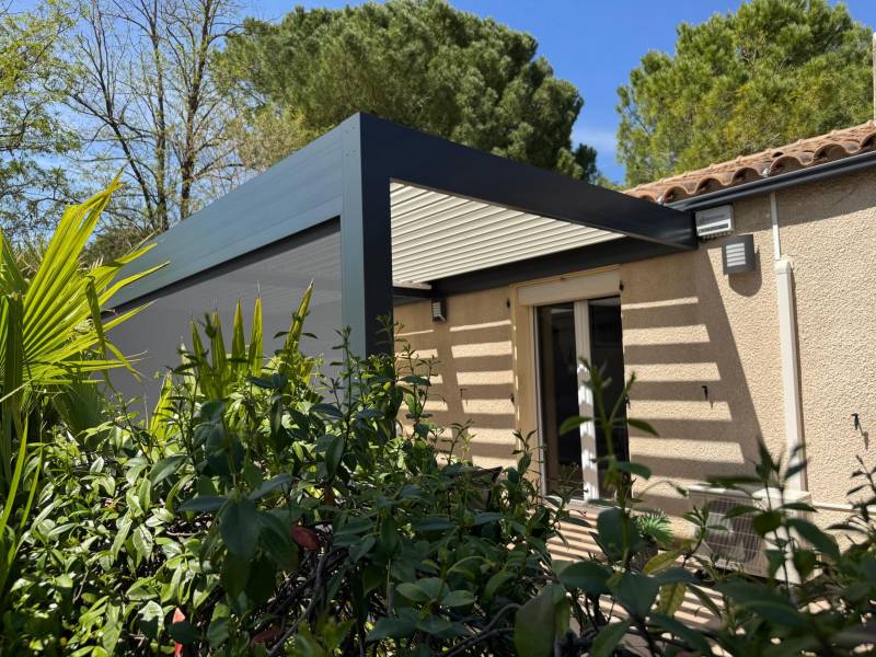 Réalisation d'une pergola bioclimatique adossée 3X6 m à Montpellier dans le 34