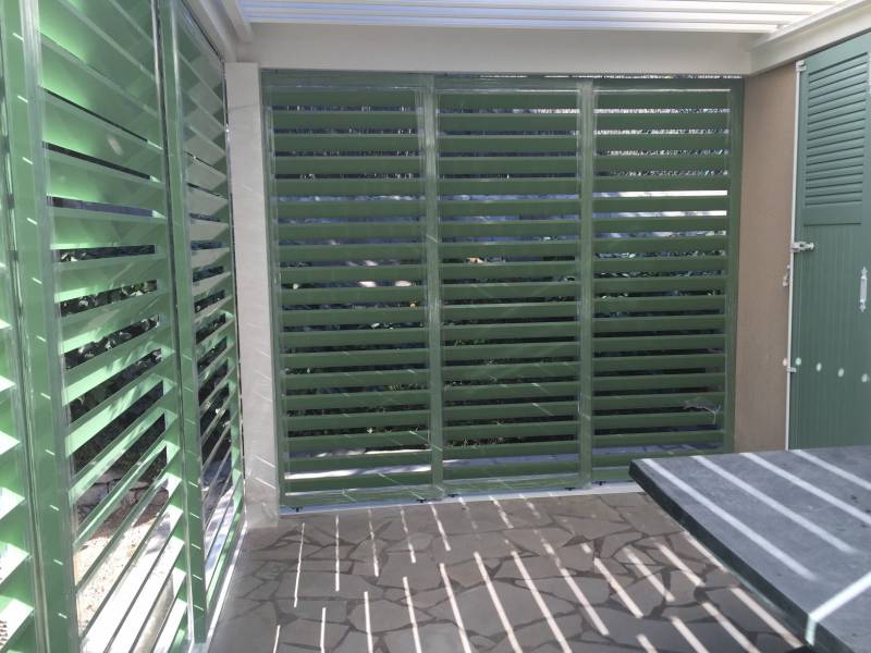 Vente et pose d'une pergola sur mesure à lames orientables avec BSO à Nîmes dans le Gard