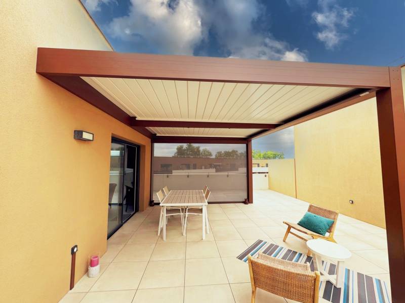 Pergola bioclimatique sur mesure 5X4 design avec pose à Montpellier dans le 34