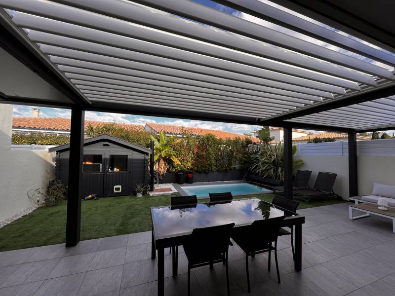  Pergola Bioclimatique en aluminium évolutive installée à Pérols près de Montpellier 