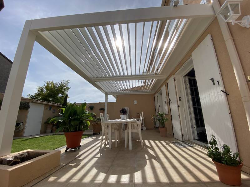 Conserver toute la luminosité de vos intérieurs avec notre pergola bioclimatique installation Gard Hérault