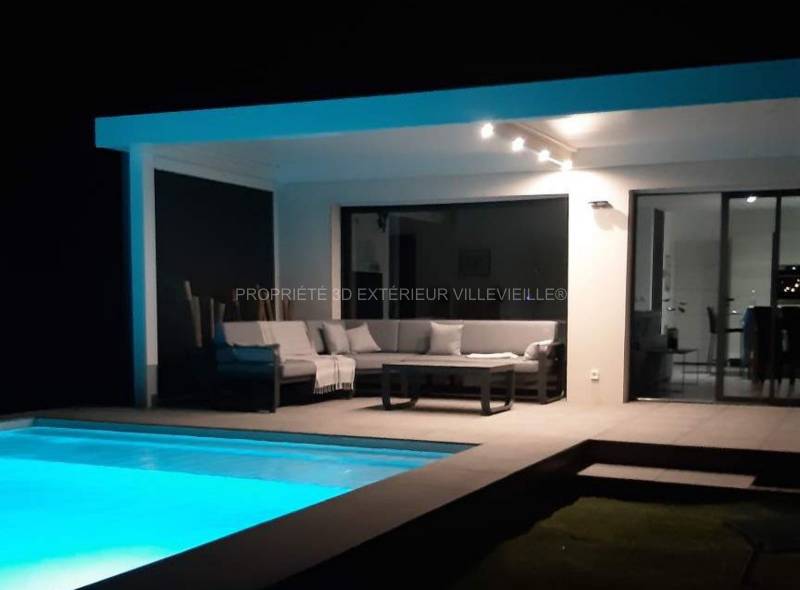 Pergola bioclimatique avec un design épuré sur la commune de Villevieille dans le Gard proche de l'Hérault