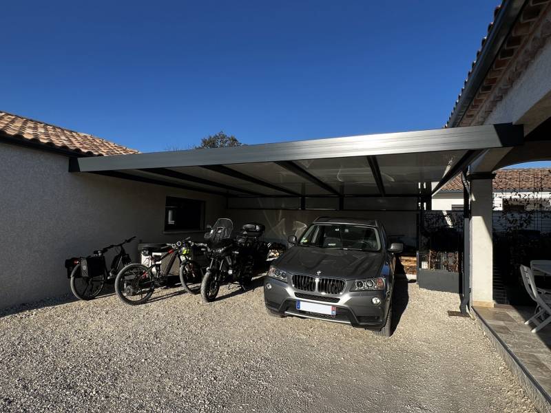 Installation de carport en aluminium sur mesure proche Avignon 84