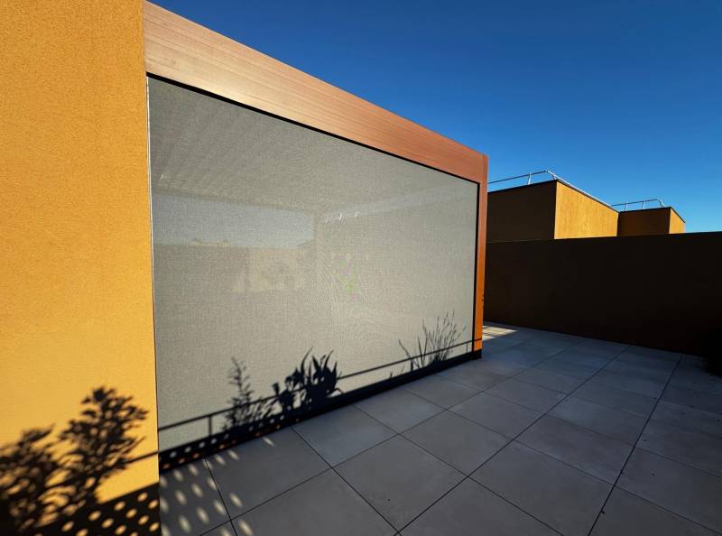 Conception d'une pergola avec store sur toit terrasse rooftop sur Montpellier (34)