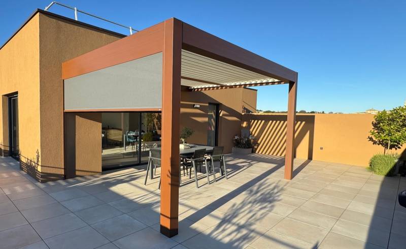  Technicité, design et durabilité pour une pergola bio installée près de Montpellier