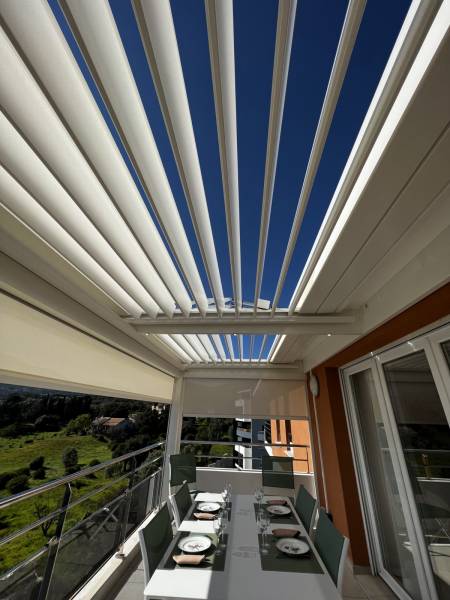 Conception d'une pergola sur terrasse vue sur Ajaccio près de Bastelicaccia Corse du Sud   