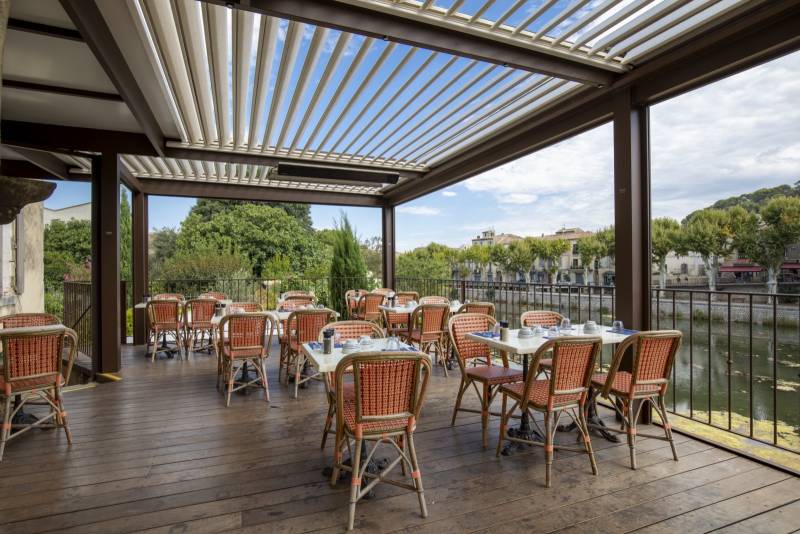Pergola bioclimatique pour CHR installation sur mesure en Occitanie