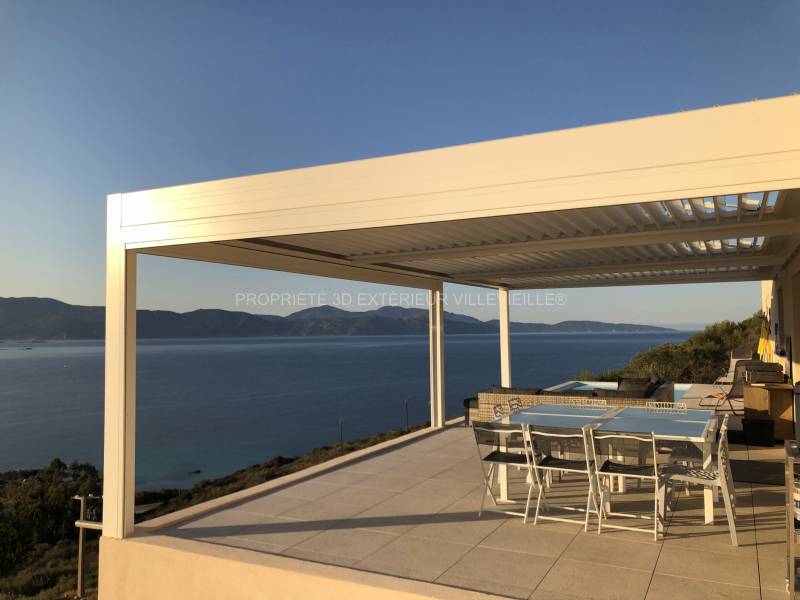 Pergola bioclimatique sur mesure de couleur blanche stores zip Sagone (20) Corse du sud
