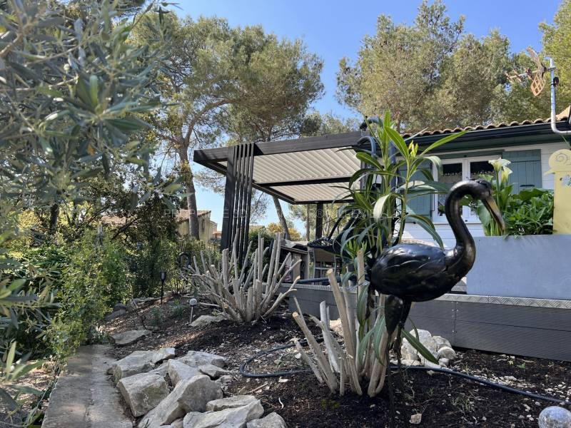 Solution d'abri solaire solutions sur mesure ou standard à Villevieille Sommières Gard Occitanie