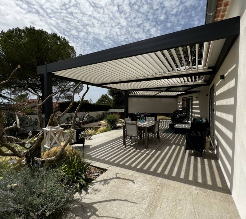 Pergola adossée pour terrasse de 46 m² adaptation: 3D Extérieur Cévennes 