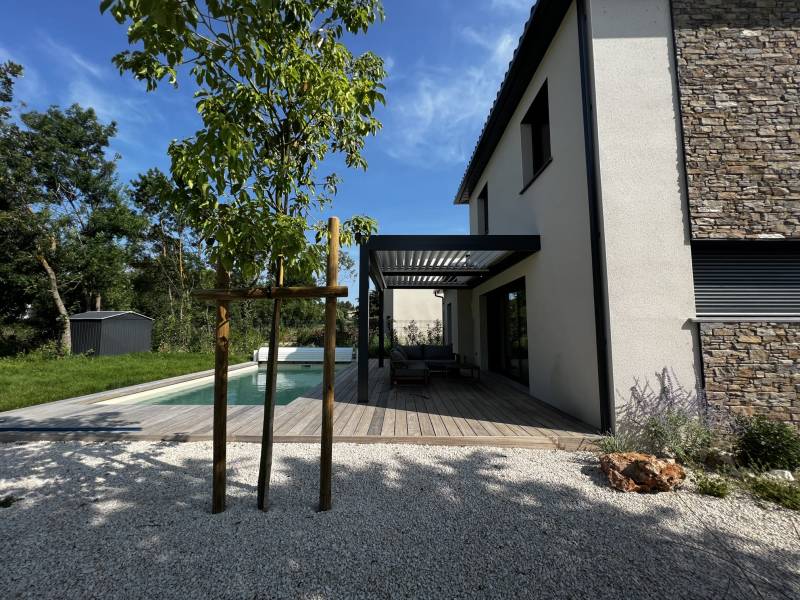 Aménagement d'une pergola en aluminium à Restinclières près de Beaulieu  dans l'Héraultde 