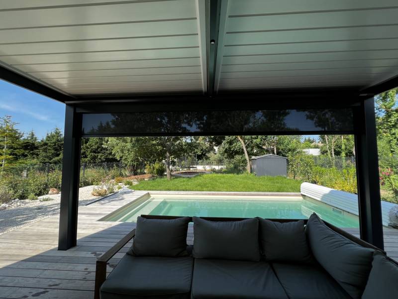 Extension pièce extérieure avec pergola aluminium réalisation à Restinclières dans l'Hérault - Occitanie