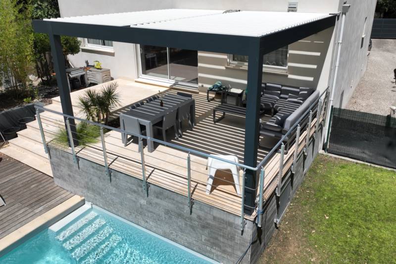 Quel est le meilleur choix pour votre pergola ? Lames orientables ou lames rétractables ?