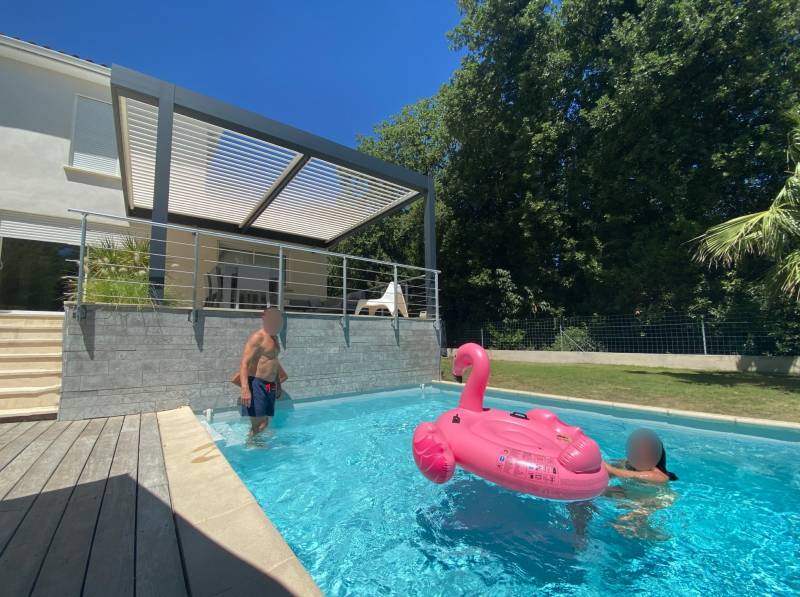 Pergola deux modules indépendants avec poteau déporté Gard