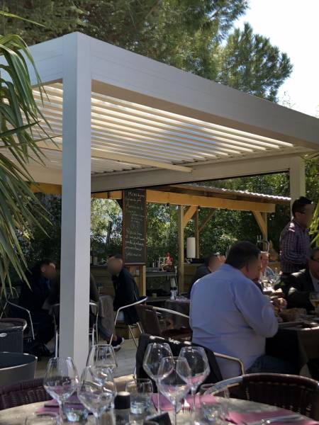 Optimisation d'un Espace Protégé avec une Pergola à Lattes près de Montpellier dans l'Hérault