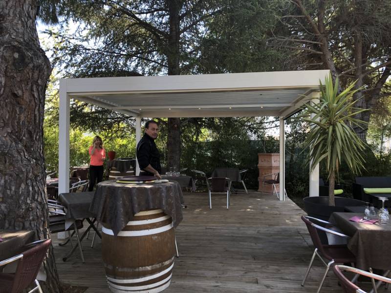 Implantation d'une Pergola sur terrasse restaurant à Lattes dans l'Hérault