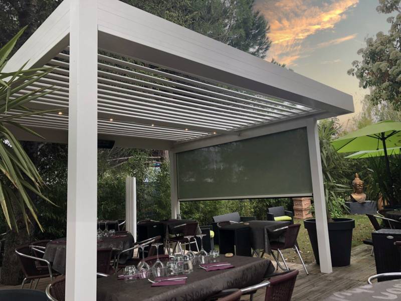Options personnalisées d'une pergola pour professionnel avec store zip à Lattes proche de Carnon dans l'Hérault (34)