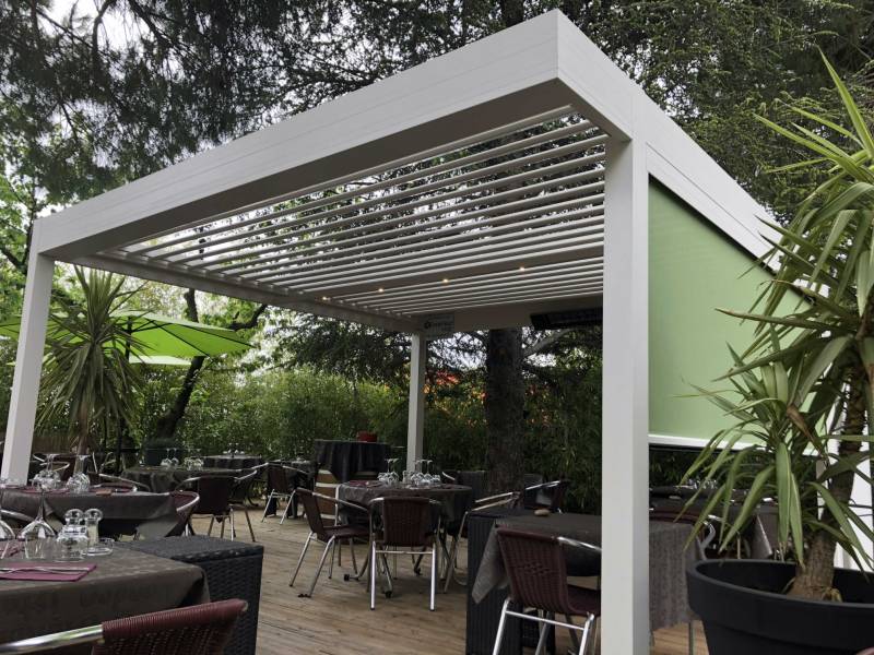  Pergola pour un Restaurant avec option chauffage, store, lumière à Lattes proche de Montpellier dans l'Hérault